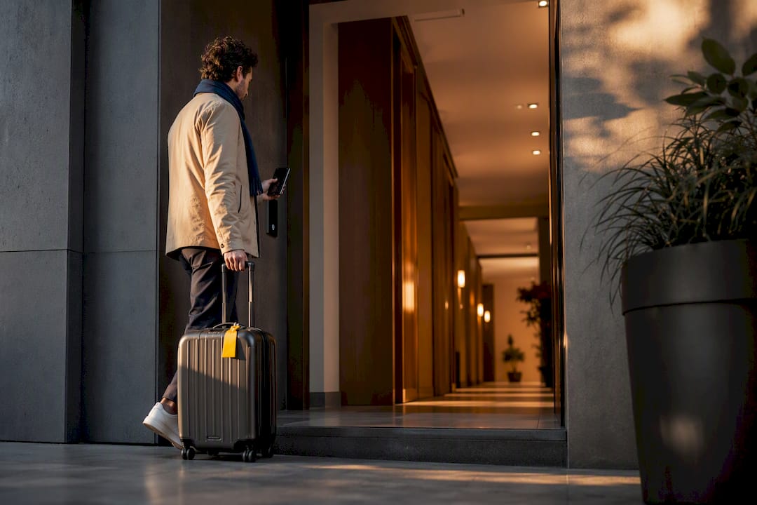 4 Systems That Make Receptionless Hotel Operations Legal in Spain
